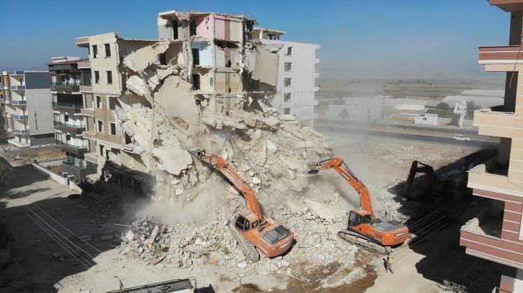 <p>“9 GÜNLÜK TATİLİN ARDINDAN İŞİMİZİN BAŞINA GELDİK”<br />
İş makinası operatörü Mehmet Alayrak, 9 günlük tatilin ardından yeniden iş başı yaptıklarını ifade etti.</p>