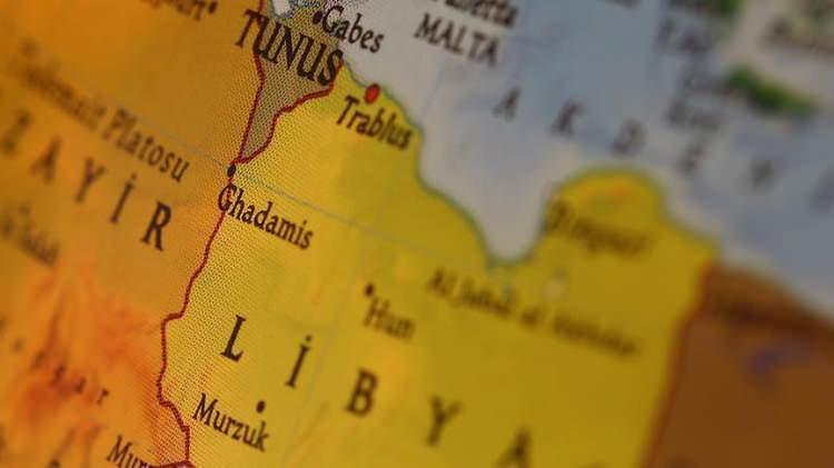 <p>Avn, iki ana nedenle petrol üretimini azaltmalarının mümkün olmadığını, bunlardan ilkinin, Libya’ya uygulanan kota seviyesine dahi çıkamamaları ikincisinin ise Libya’nın halihazırdaki ekonomik durumu olduğunu kaydetti.</p>