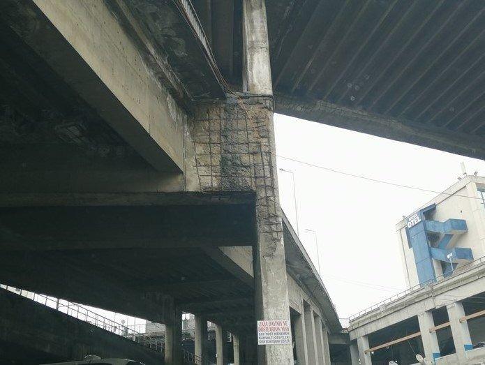 <p>'İKİ GÜN SONRA BAŞIMIZA DÜŞECEK'</p>
<p> </p>
<p>Otobüs şoförü Şaban Kut ise otogarda bulunan kolon ve kirişlerin zarar gördüğünü, zamanla açığa çıkan demirlerin sıvayla kapatıldığını belirterek, 'Biz de yolcular da görüntüden endişe duyuyoruz. İki gün sonra başımıza düşecek yani. Zaten deprem tehlikesi var. Depremde ilk etkilenecek yer burası.' dedi.</p>