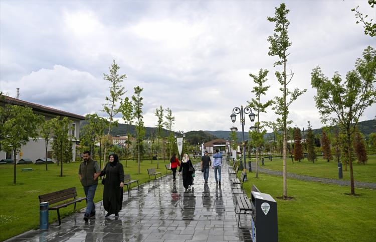 <p>Başkentte kişi başına düşen yeşil alan, açılan millet bahçeleri ile artırıldı. Bugüne kadar Başkente kazandırılan millet bahçeleri yeşil alanlar, bisiklet yolları ve çocuk oyun alanları ile Ankaralıların dinlenmesi için hizmet veriyor.</p>