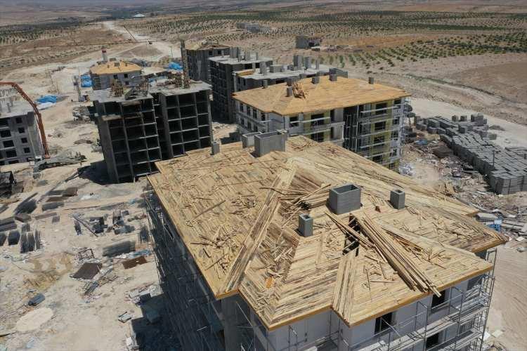 <p>Şanlıurfa Valisi Salih Ayhan, AA muhabirine, depremlerin ardından yaşanan olağanüstü bir çalışma, birliktelik ve dayanışma ruhuyla 5 aylık sürede çok büyük mesafe katedildiğini belirtti.</p>