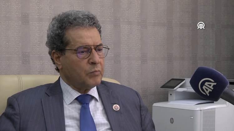 <div>- KAYA PETROLÜ VE DOĞAL GAZI</div>
<div> </div>
<div>Avn, yapılan araştırmalara göre, Libya topraklarının kaya petrolü ve doğal gaz zenginliği bakımından dünyanın 5’inci ülkesi olduğunu, petrolde milyarlarca varil, doğal gazda ise trilyon metreküplerin söz konusu olduğunu sözlerine ekledi.</div>