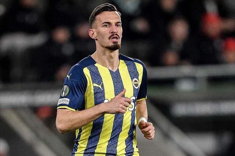 <p>Merghim Berisha > Augsburg<br />
<br />
* 4 Milyon Euro<br />
<br />
</p>