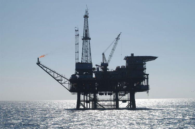 <div>- YENİ 29 PETROL 12 DOĞAL GAZ SAHASI KEŞFEDİLDİ</div>
<div> </div>
<div>Libya’da günlük petrol üretiminin 70'li yıllarda 3 milyona kadar çıktığını hatırlatan Avn, NOC’un verilerine göre kara ve denizlerde 29 yeni petrol sahası, 12 de doğal gaz sahasının keşfedildiğini aktardı.</div>