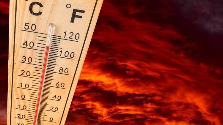 <p>Türkiye, küresel ısınmanın etkisiyle sıcak havaların etkisi altına girdi. 4 Temmuz Salı günü küresel ortalama sıcaklık 17.18 derece olarak ölçüldü. Dünyanın yavaş yavaş ısınmasının temel sebebinin kömür, petrol ve doğal gaz olduğunu belirten Boğaziçi Üniversitesi İklim Politikaları Araştırma Merkezi Müdürü Prof. Dr. Levent Kurnaz, bu yıl için sıcaklık uyarısında bulundu.</p>

<p> </p>

