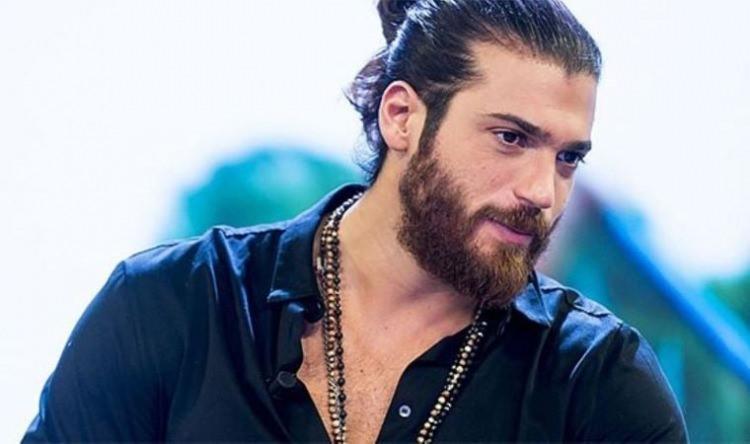<p><span style="color:#000000"><strong>Yeni sezon için antlaşma imzalayan Can Yaman, 10Haber'in iddiasına göre; diziden bölüm başı 200 bin Euro alacak.</strong></span></p>
<p> </p>