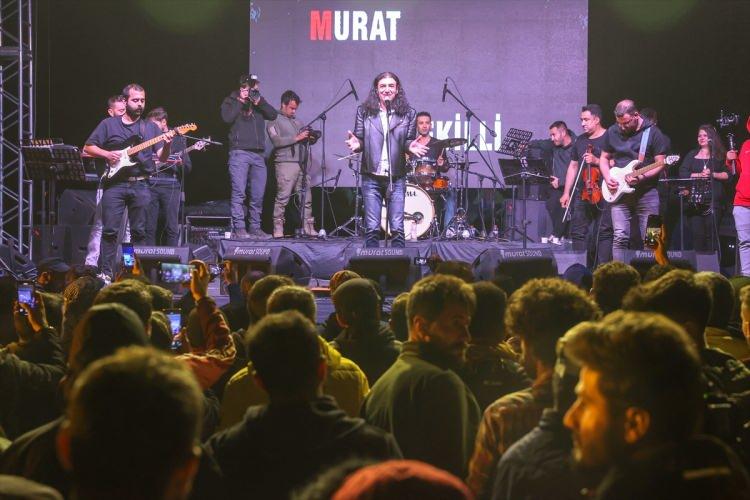 <p>Festivale katılan binlerce vatandaş, hem doğayla iç içe zaman geçirdi hem de halaylar ve türküler eşliğinde gönüllerince eğlendi.</p>