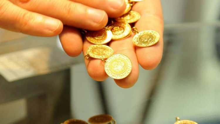<p>Borsada BİST100 endeksi ise geçen yılki yüzde 200'e yaklaşan getirinin ardından bu yılın ilk yarısında yüzde 4,5 prim yaptı ve düşük bir performans gösterdi.</p>
<p>Gram altın yeni haftaya da rekorla başladı, 1600 lirayı geçti.</p>