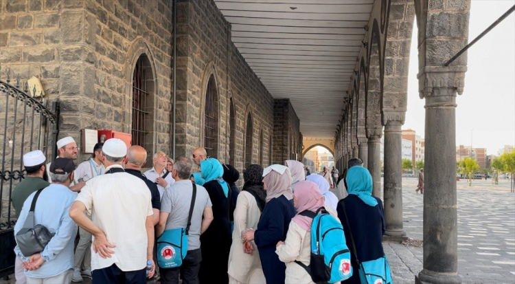 <p>Şu an müze olarak kullanılan ve içinde Osmanlı Devleti ve Suud Hanedanına ait bazı eşyaların sergilendiği tren istasyonu, Medine'de bulunan hacılar tarafından ziyaret edildi.</p>