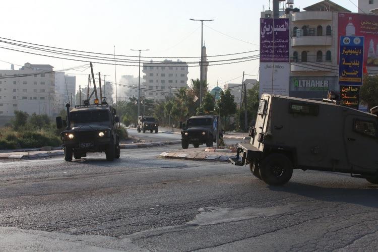 <p><strong>FİLİSTİN'DEN AÇIKLAMA</strong></p>
<p>Filistin Devlet Başkanlığı Sözcüsü Nebil Ebu Rudeyne, yaptığı yazılı açıklamada, "İsrail işgal hükümetinin Cenin kenti ve kampında yaptığı şey, savunmasız halkımıza karşı yeni bir savaş suçudur." ifadelerine yer verdi.</p>
<p> </p>
