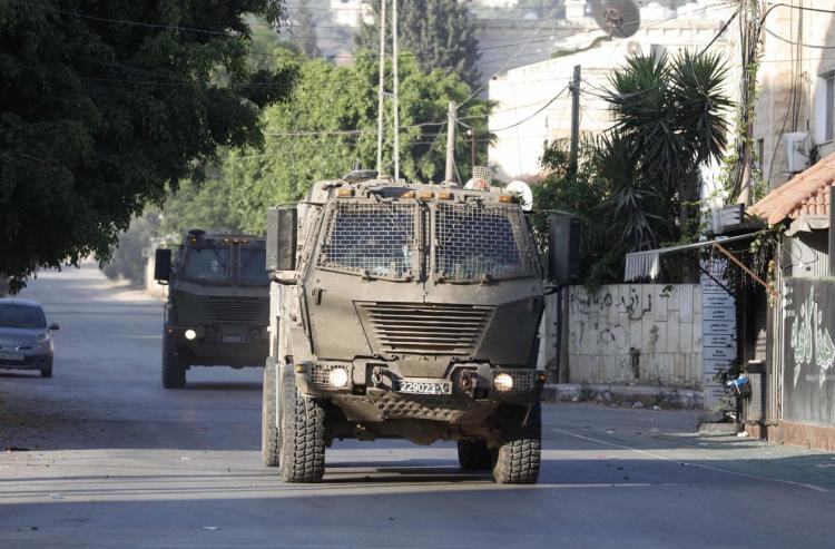 <p><strong>MISIR TEPKİ GÖSTERDİ</strong></p>

<p>Mısır, İsrail'in işgal altındaki Batı Şeria'nın Cenin kentine düzenlediği saldırıya tepki gösterdi.</p>

<p>Dışişleri Bakanlığından yapılan yazılı açıklamada, "Mısır, İsrail güçlerinin işgal altındaki Batı Şeria'nın Cenin kentine düzenlediği; 7 kişinin ölümüne ve 27 kişinin yaralanmasına neden olan saldırıyı en sert şekilde kınıyor." ifadesi kullanıldı.</p>

<p>İsrail'in Filistin şehirlerine düzenlediği bu saldırıların, orantısız güç kullanımıyla ortaya çıkan masum sivil kayıpların, uluslararası kararların açık bir şekilde ihlal edilmesinin hiçbir şekilde kabul edilemez olduğu vurgulanan açıklamada, ihlallerin durması için etkin uluslararası taraflara "duruma müdahil olmaları ve Filistin halkına koruma sağlamaları" çağrısı yapıldı.</p>

<p>Açıklamada ayrıca İsrail'in Filistinlilere karşı devam eden gerginliği tırmandırıcı uygulamalarının ciddi tehlikeleri konusunda da uyarıda bulunuldu.</p>
