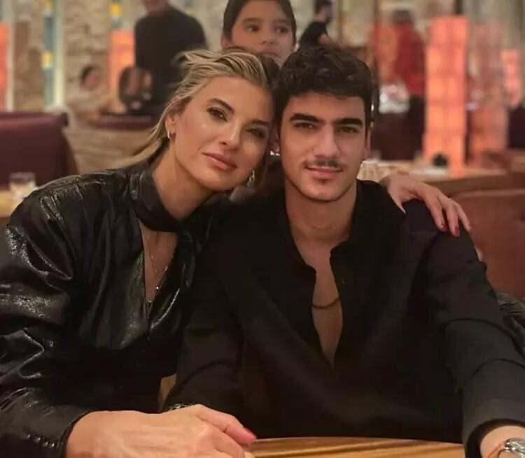 <p><span style="color:#800080"><strong>İşte Mehmet Ali Erbil'in 17 yaşındaki oğlu Ali Sadi Erbil...</strong></span></p>
<p> </p>