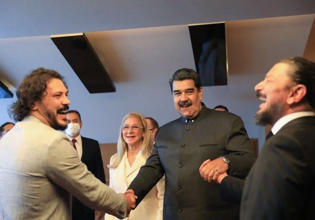 <p><span style="color:#000000"><strong>7'den 70'e birçok kişinin ilgi odağı haline gelen platoyu daha önce Venezuela Devlet Başkanı Nicolas Maduro da defalarca kez ziyaret etmişti.</strong></span></p>