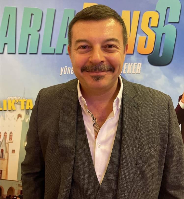 <p><span style="color:#000000"><strong>Seyircilerden özür dileyerek mağdur olduğunu dile getiren Gökbakar'ın bu hamlesi ise fenomen film serisi 'Çakallarla Dans'ın yönetmeni Murat Şeker tarafından tepkiyle karşılandı.</strong></span></p>