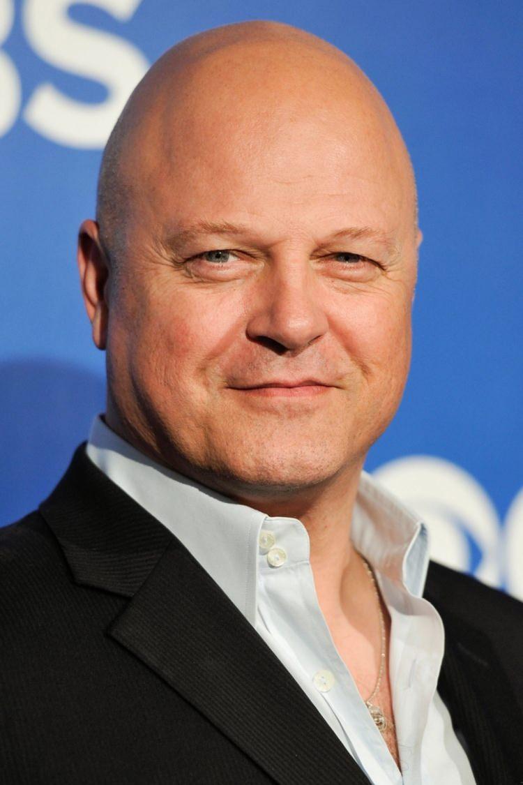 <p><span style="color:#2F4F4F"><strong>Michael Chiklis</strong></span></p>