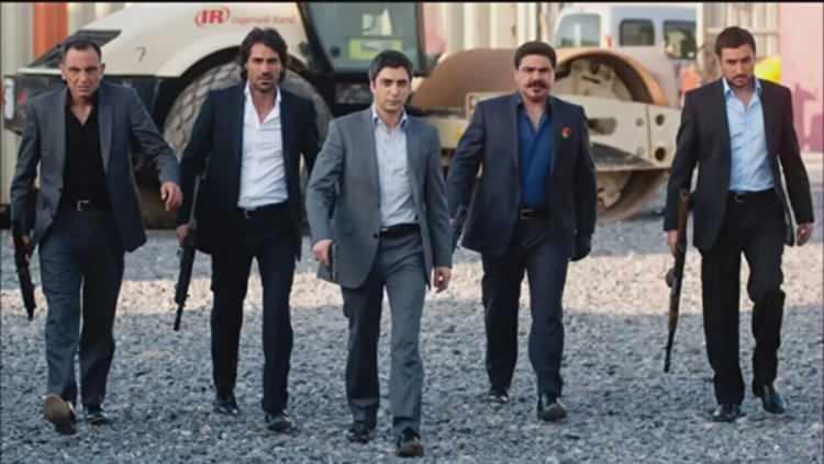 <p><span style="color:#800000"><strong>2010-2016 yılları arasında rol aldığı Kurtlar Vadisi Pusu dizisinin senaristliğini de yapan Cahit Kayaoğlu, şimdilerde 47 yaşında...</strong></span></p>
<p> </p>
