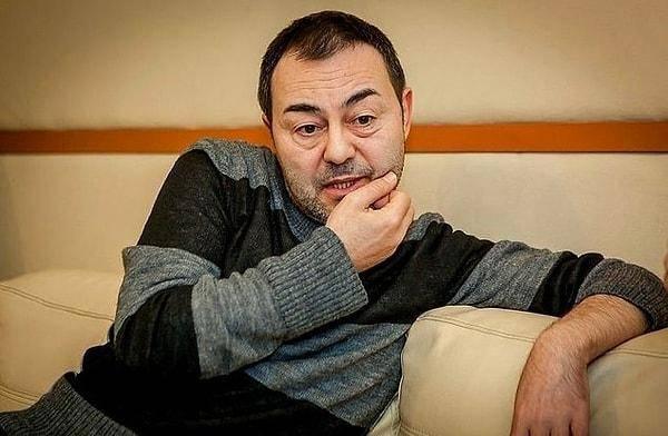 <p><span style="color:#000000"><strong>Serdar Ortaç sosyal medya hesabında açtığı canlı yayınlar ile adından söz ettirmeye devam ediyor. </strong></span></p>