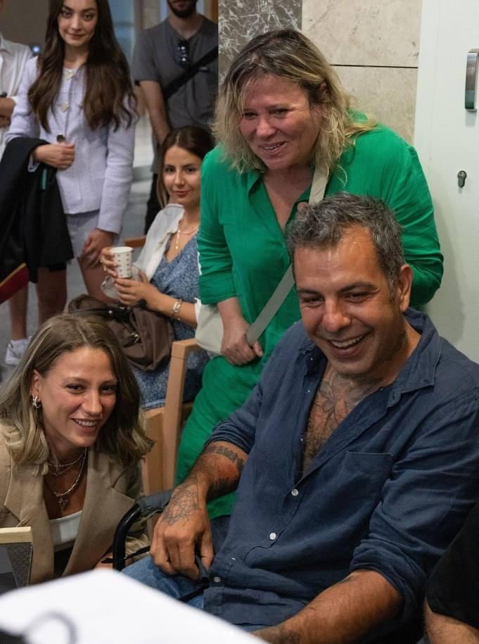 <p><span style="color:#4B0082"><strong>Önceki gün çekimlerine başlanan Kimler Geldi Kimler Geçti dizisinde Sarıkaya, avukat Leyla Taylan'ı canlandıracak.</strong></span></p>