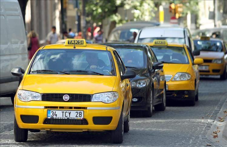 <p>TUDES'in Saha Denetim ekipleri tarafından da 2022'de taksicilere çoğunluğu "yanlış park"tan 7 milyon 500 bin liranın üzerinde ceza kesildi.</p>

<p> </p>
