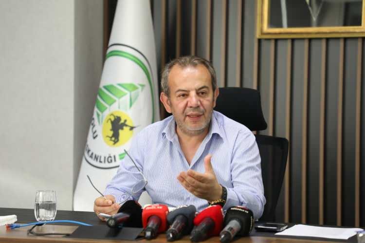 <p>Yürüyüşten vazgeçmem için, değişik makamlar, mevkiler. Açık olarak söyleyeyim. Bu parti içerisinden geçici ihraç olduğum dönemde bu başka partilerden de gelmişti.</p>