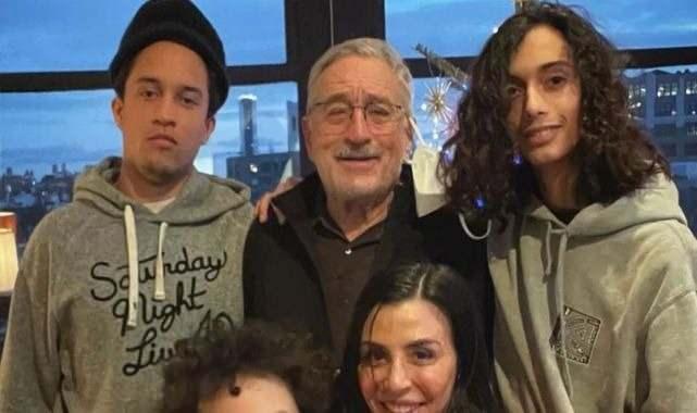 <p><span style="color:#000000"><strong>Baba olmanın sevincini yaşarken torununu kaybeden Robert De Niro ise basın sözcüsü aracılığıyla dokunaklı bir paylaşımda bulundu. </strong></span></p>
