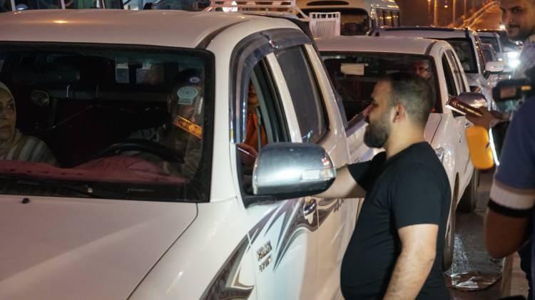 <p>Kerküklü gençler, Tisin semtindeki ana caddeden geçen araçların sürücüsüne Kur'an-ı Kerim hediye etti.</p>

<p> </p>
