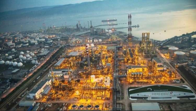 <p>Ahlatçı Kuyumculuk Sanayi ve Ticaret A.Ş. ise 2022 yılında net satışlarını bir önceki yıla göre yüzde 85,4 artırarak 147 milyar 987 milyon liraya çıkarmasına rağmen 5 basamak gerileyerek Fortune 500 Türkiye-2022 listesinde dokuzuncu sırada girdi. </p>