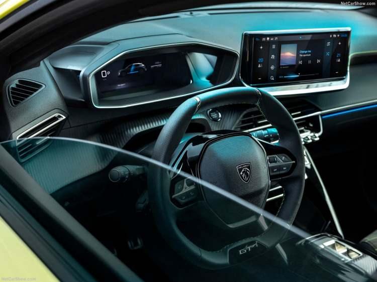 <p>Bu benzersiz başarının en büyük oranı E-208’den geldi. Peugeot E-208, 2022 yılında B Segmenti’nde Avrupa’nın en çok satılan elektrikli otomobili oldu.</p>
