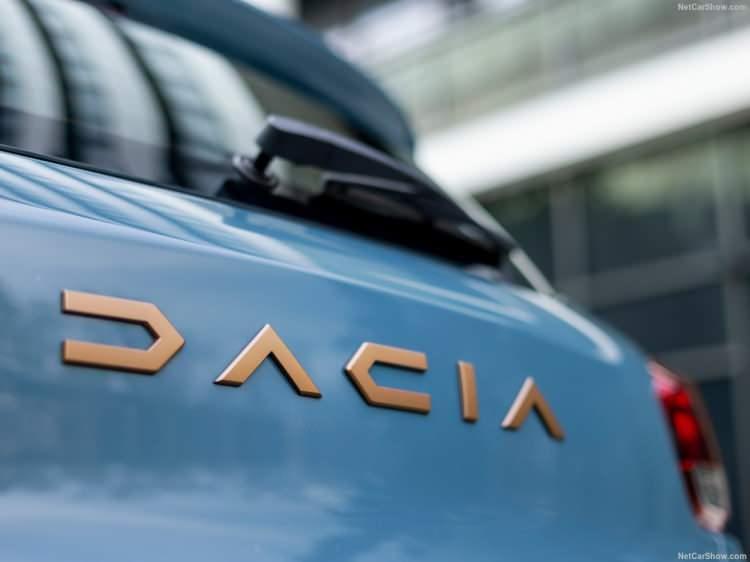 <p>Yeni Dacia Spring opsiyonel sunulan kablo ile ev tipi priz, duvar tipi şarj cihazı (Wallbox) veya bir saatten az bir sürede yüzde 80’e kadar hızlı bir şarj için DC hızlı şarj istasyonu kullanılarak şarj edilebiliyor.</p>