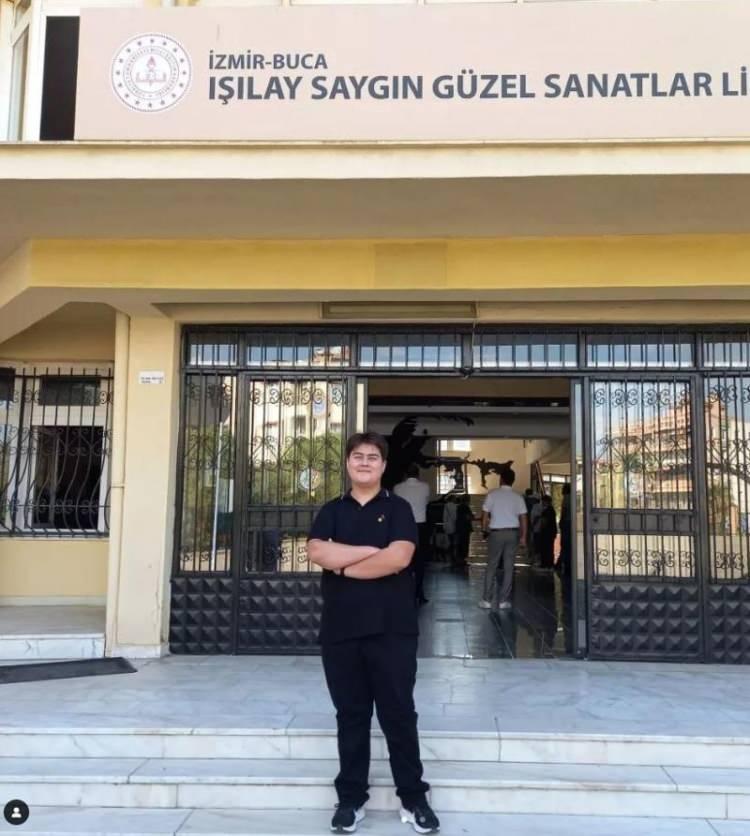 <p><span style="color:#800000"><strong>Artık lise talebesi olan Baha Bayırdır, değişimiyle şaşırtıyor.</strong></span></p>