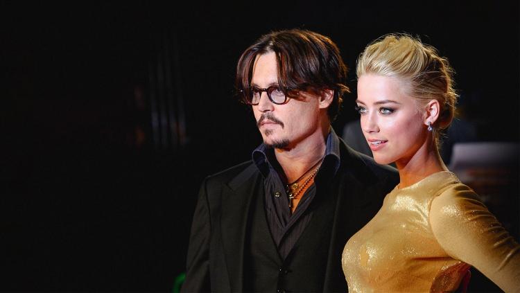 <p><span style="color:#000000"><strong>Eski eşi Amber Heard ile 2017 yılında olaylı bir boşanma süreci yaşayan ve ardından 'iftira' davasıyla gündeme gelen dünyaca ünlü yıldız Johnny Depp, eski eşine karşı verdiği hukuk mücadelesinden zaferle ayrılmayı başarmıştı.</strong></span></p>
