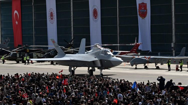 <p>Öğrencilerimizin bu alanda yapılacak çalışmalara öğrencilerimiz yöneldikçe bilimsel amaçlı çalışmalardan beklenen hedeflerde bir bir gerçekleşeceğine ben inanıyorum. </p>