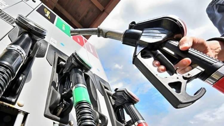<p>Çarşamba günü gelen akaryakıta zam sonrası benzin fiyatı, LPG fiyatları ve mazot fiyatları değişti. İşte akaryakıt fiyatları:</p>
<p> </p>