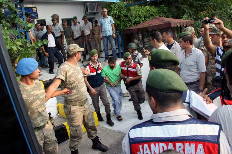 <p>16 Temmuz sabahı polis ve askerden oluşan özel eğitimli askerler tarafından başlatılan FETÖ’nün suikast timini yakalama operasyonu 1 Ağustos sabah saatlerinde Özel Kuvvetler ekiplerinin de yakalanması ile son buldu.</p>
