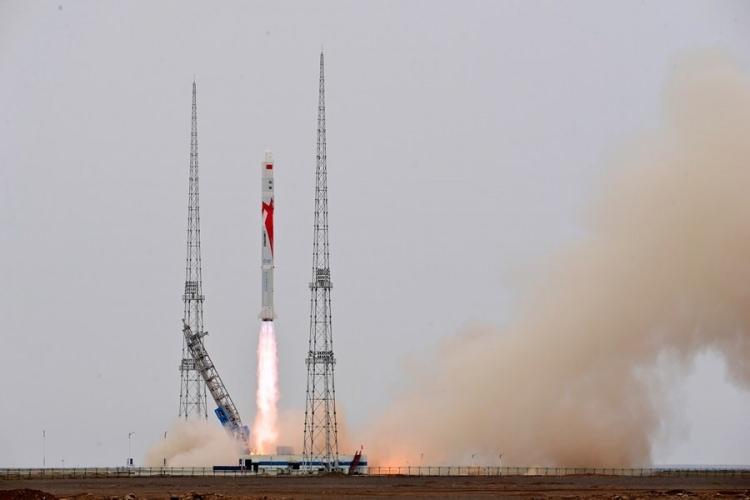 <p>Çin devlet medyasının bildirdiğine göre, özel bir Çinli şirket dünyanın ilk <strong>metan-sıvı oksijen</strong> uzay roketini yörüngeye fırlattı.</p>
