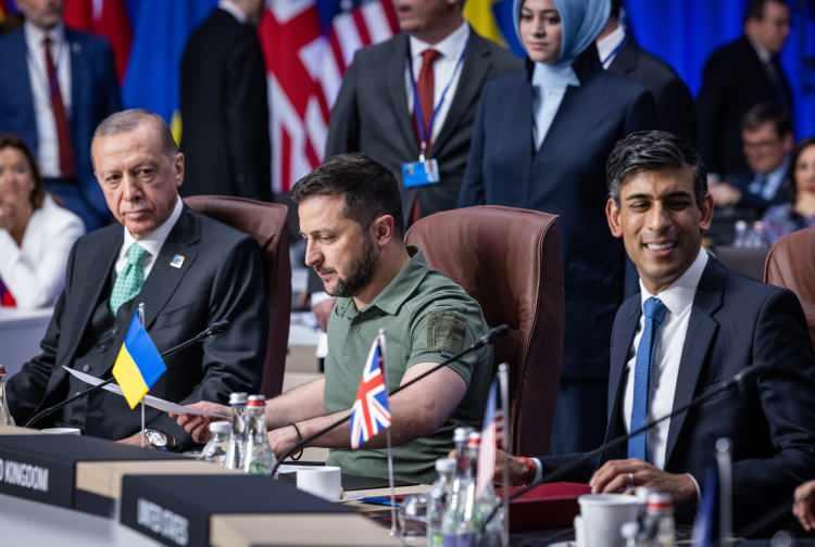 <p>Cumhurbaşkanı Recep Tayyip Erdoğan, NATO Devlet ve Hükümet Başkanları Zirvesi kapsamında düzenlenen NATO - Ukrayna Komisyonu'nun Devlet ve Hükümet Başkanları Toplantısı'na katıldı</p>
