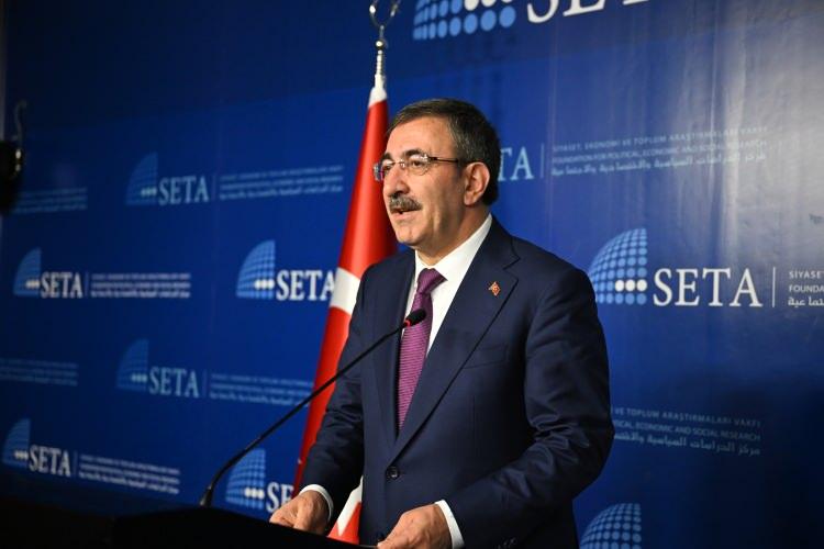 <p>Cumhurbaşkanı Yardımcısı Cevdet Yılmaz, "SETA tarafından düzenlenen, "7'nci Yılında 15 Temmuz Sempozyumu"nun açılışında konuştu.</p>