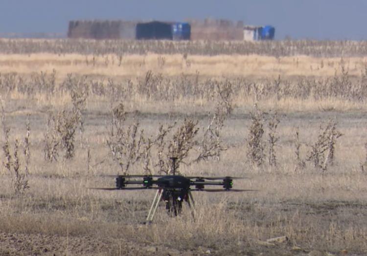 <p><strong>Güvenlik anlamımda, askerimiz Boyga ile beraber mühimmatı taşıdığı zaman tetiklemeyip drondan bırakıldığında tetikleme mekanizması devreye girsin diye, standart bir mühimmata akıl eklenmiş durumda.</strong></p>

<p> </p>

<p><strong>Yine, hedefi noktasal hassasiyetle vurmayı garanti edebilmek için yapısal anlamda değişiklikler yapılmış bir mühimmat diyebiliriz"</strong> dedi.</p>
