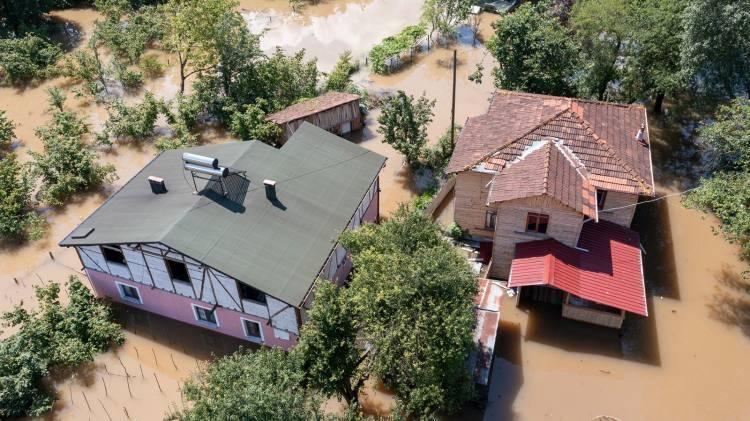 <p>Sağanak, yaklaşık 150 kuş türüne ve endemik bitkilere ev sahipliği yapan Efteni Gölü'nü de etkiledi.</p>
