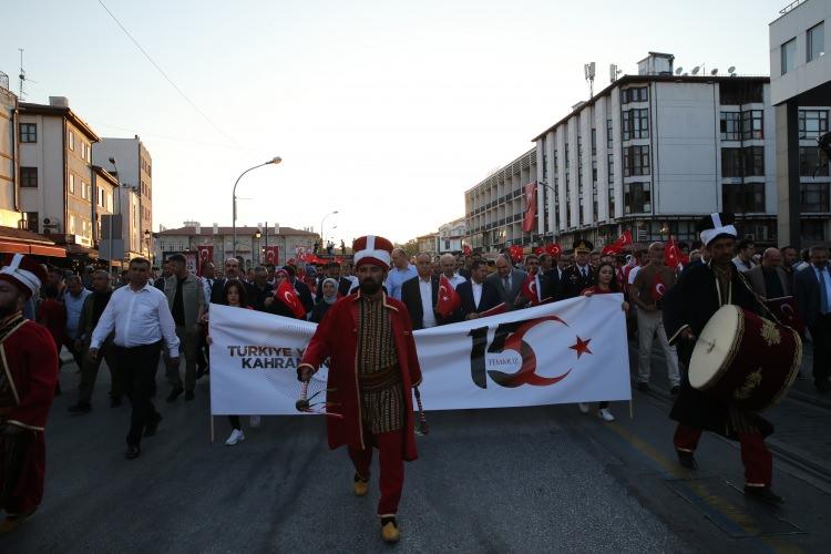 <p>Vali Özkan'ın ardından, Büyükşehir Belediye Başkanı Uğur İbrahim Altay, AK Parti Konya Milletvekili Orhan Erdem ve 15 Temmuz gazilerinden Halit Şener de konuşma yaptı.</p>
<p>Program, Selçuk Üniversitesi Dilek Sabancı Devlet Konservatuarı ile Dursun Ali Erzincanlı ve Ömer Karaoğlu konserleriyle devam etti.</p>