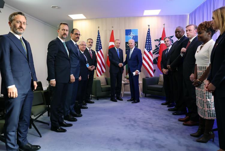 <p>Cumhurbaşkanı Recep Tayyip Erdoğan, NATO Devlet ve Hükümet Başkanları Zirvesi dolayısıyla bulunduğu Litvanya'nın başkenti Vilnius'ta ABD Başkanı Joe Biden ile bir araya geldi.</p>
