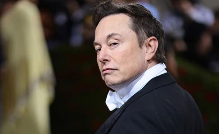 <p><span style="color:#000000"><strong>Facebook, Instagram ve WhatsApp'ın sahibi Mark Zuckerberg'in kısa bir süre önce Twitter'a rakip olarak Threads adında yeni bir platformu kullanıma sunmasıyla Elon Musk çılgına döndü.</strong></span></p>