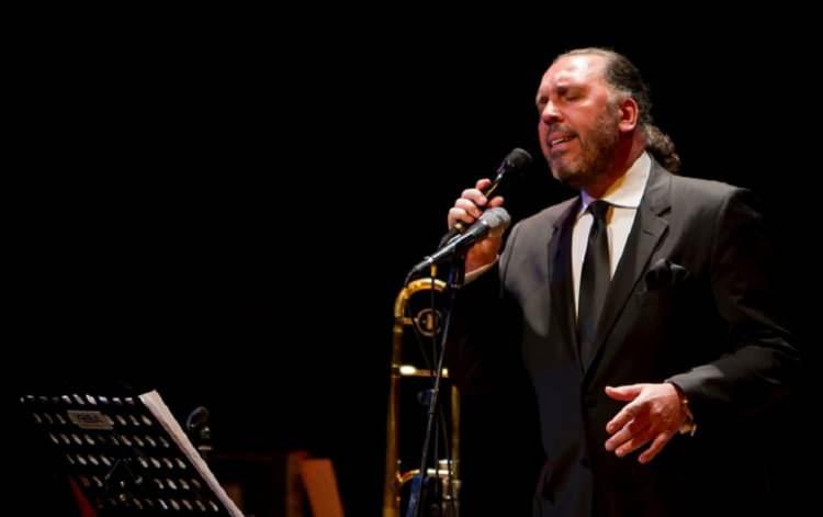 <p><span style="color:#000000"><strong>Yolda arabayla giderken, m&uuml;zik &ccedil;alışmaları sırasında b&uuml;y&uuml;k bir stres yaşıyordum. Şimdi bunların hepsi bitti. Zaten antidepresan kullanıyorum. O y&uuml;zden &ccedil;ok daha sakinim artık."</strong></span></p>
