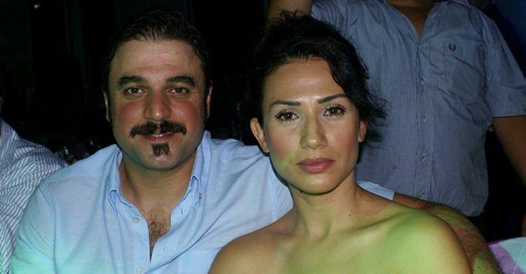 <p><span style="color:#FF0000"><strong>2005 yılında evlendiği Nazan Güneş'ten 2 Ağustos 2022 tarihinde boşanmıştır. Eren adında bir oğlu vardır.</strong></span></p>
<p> </p>