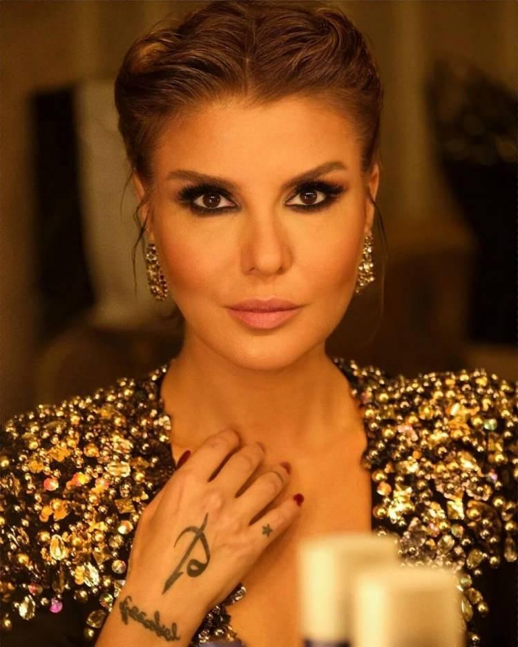<p><span style="color:#8B4513"><strong>PROFİL RESMİNİ DEĞİŞTİRDİ</strong></span></p>
<p> </p>