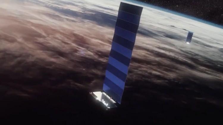 <p>Uzmanlar, SpaceX'in Starlink'i gibi alçak Dünya yörüngesindeki uyduların astronomiyi nasıl etkilediği konusunda uzun zamandır uyarıda bulunuyorlar.</p>
