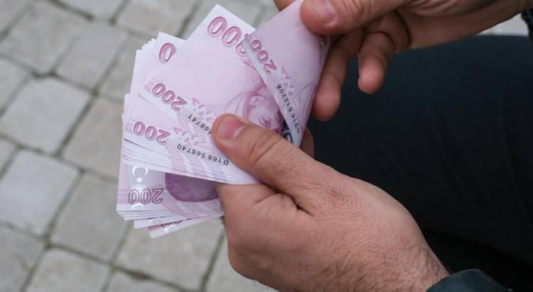 <p>Örneğin, EYT'li olup emekli aylığı 7 bin 550 lira olan 9 bin 437 lira, 8 bin lira 10 bin lira, 8 bin 700 lira 10 bin 875 lira aylık alacak. Kesinlikle EYT'li ayırımı söz konusu olmayacak.</p>
<p> </p>