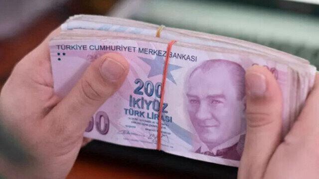 <p>Memur emekli aylıkları için enflasyona göre yüzde 17.55 belirlenen zam oranı yasayla yüzde 25'e tamamlanacak.</p>
