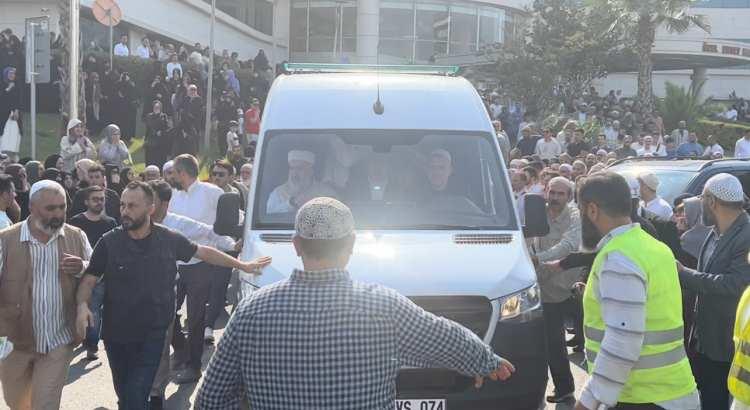 <p>74 yaşında olan Abdülbaki El Hüseyni, yaklaşık 1 buçuk yıldır İstanbul’da tedavi görüyordu. Bir hafta önce durumu ağırlaşan Hüseyni, dün saat 14.10’da çoklu organ yetmezliği nedeniyle hayatını kaybetti.</p>