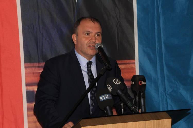 <p>Horon gösterinin ardından saygı duruşunda bulunulması ve İstiklal Marşı’nın okunmasıyla başlayan açılışta bir konuşma yapan Türk Havacılık ve Uzay Sanayii (TUSAS) Genel Müdür Yardımcısı Özkan Altay, 2023 yılında TUSAS olarak havacılık sektöründe birçok ilkleri tanık olduklarını söyledi. </p>